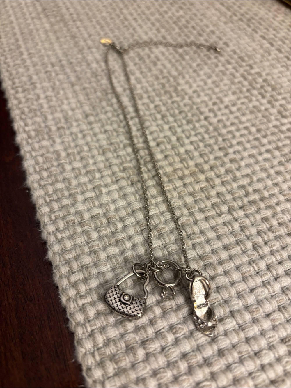 Adorable Lia Sophia Silver Tone Chain Necklace with Branded Oval Tag!!